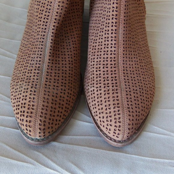 Vince Camuto Tan Perforated Leather Booties sz 7.5 - Picture 7 of 14